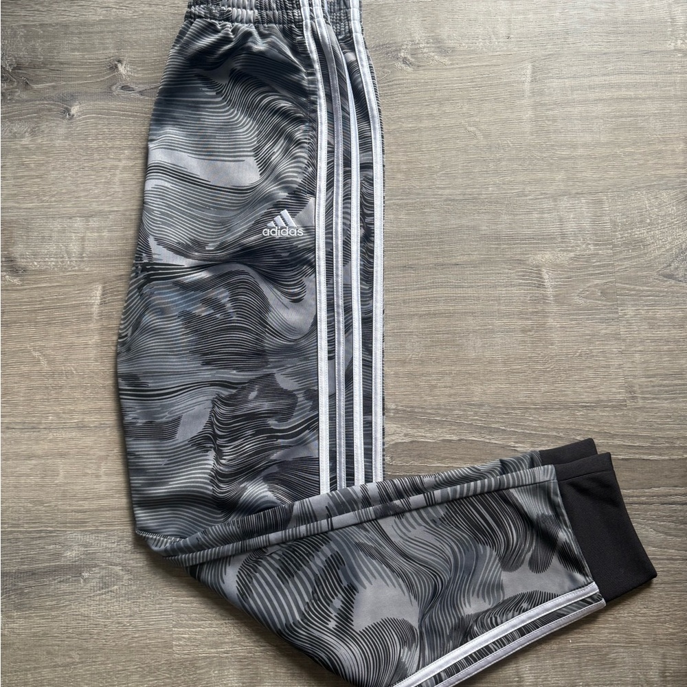 Adidas Boy’s Size Youth M Gray, Black, White Wave Joggers Athletic Pants EUC!